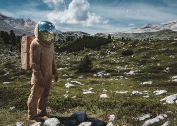 One Handed Guitarist Finds Great Success As Musician