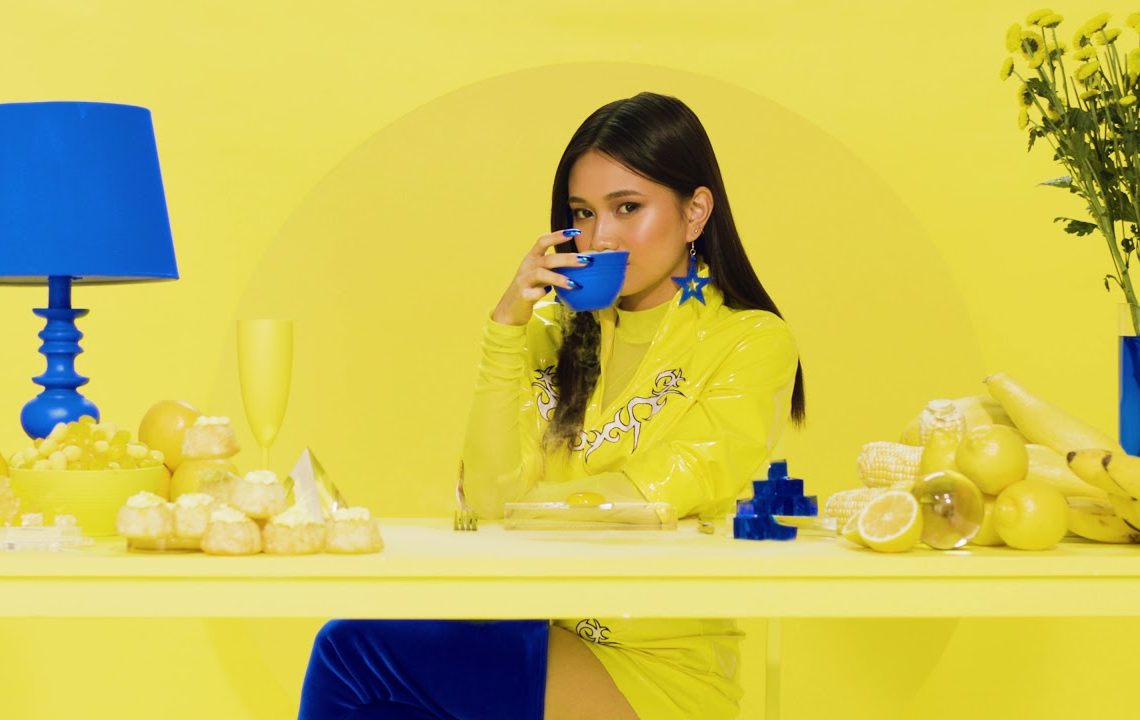 NIKI – lowkey (Official Visualizer Music Video)