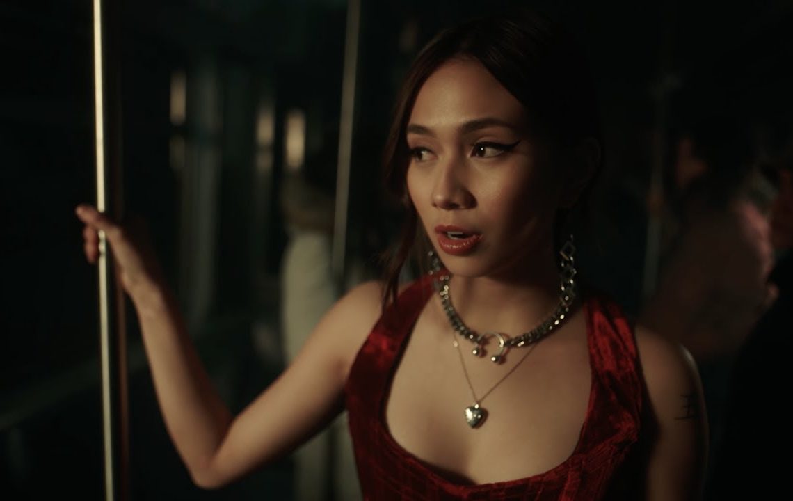 NIKI – La La Lost You (Official Music Video)